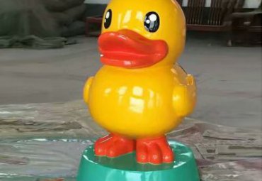 小区玻璃钢小黄鸭动物雕塑