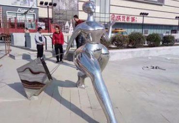商业街不锈钢购物抽象雕塑