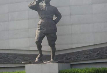 广场铜雕红军雕塑