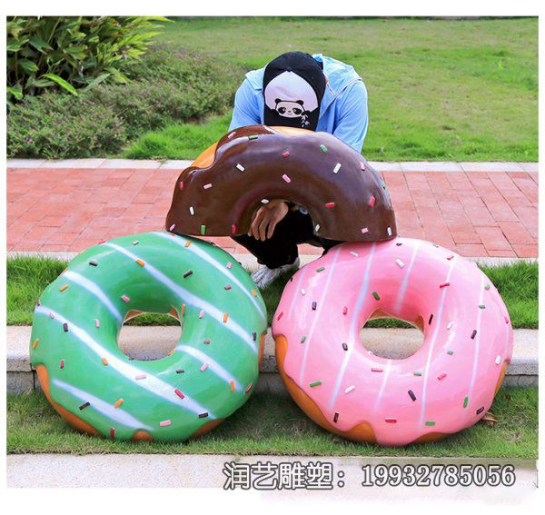 广场景观玻璃钢甜甜圈雕塑 广场景观玻璃钢甜甜圈雕塑