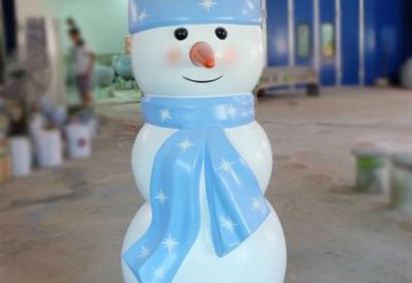 公园玻璃钢雪人雕塑