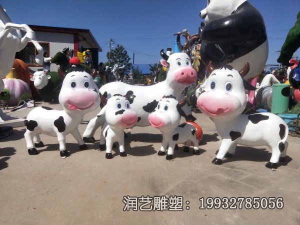 街道玻璃钢奶牛卡通雕塑 街道玻璃钢奶牛卡通雕塑