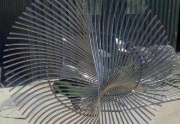 园林不锈钢线条景观雕塑