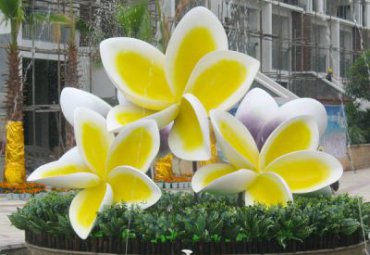小区玻璃钢花雕塑