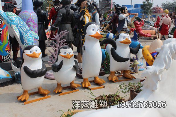 广场玻璃钢动物企鹅雕塑 广场玻璃钢动物企鹅雕塑