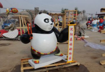 玻璃钢景区卡通功夫熊猫雕塑