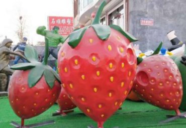 街道草莓玻璃钢雕塑
