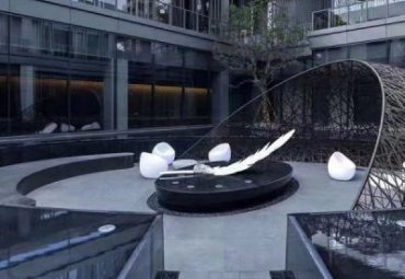 商业街不锈钢羽毛雕塑