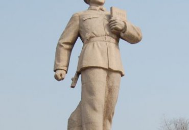 石雕广场雷锋雕塑