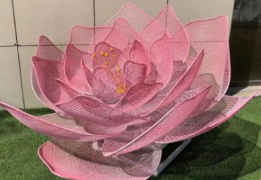 不锈钢小区镂空花雕塑
