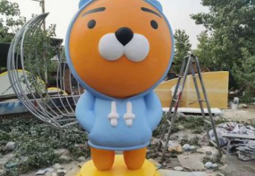 小区玻璃钢布朗熊雕塑
