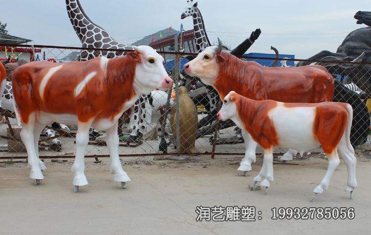 广场玻璃钢黄牛雕塑 广场玻璃钢黄牛雕塑