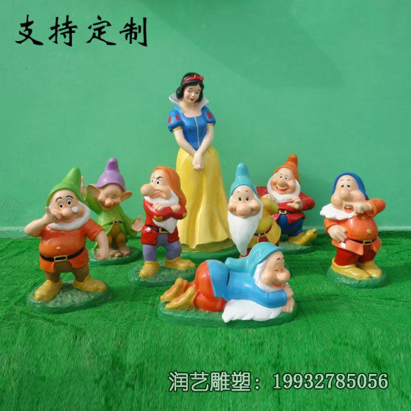 小区玻璃钢白雪公主和小矮人卡通雕塑 小区玻璃钢白雪公主和小矮人卡通雕塑