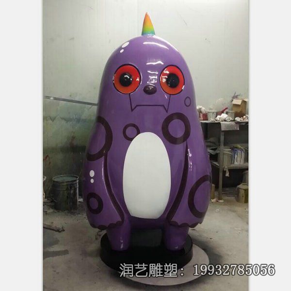 广场玻璃钢卡通企鹅雕塑 广场玻璃钢卡通企鹅雕塑