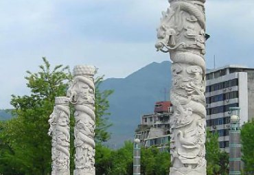 公园龙柱石雕雕塑