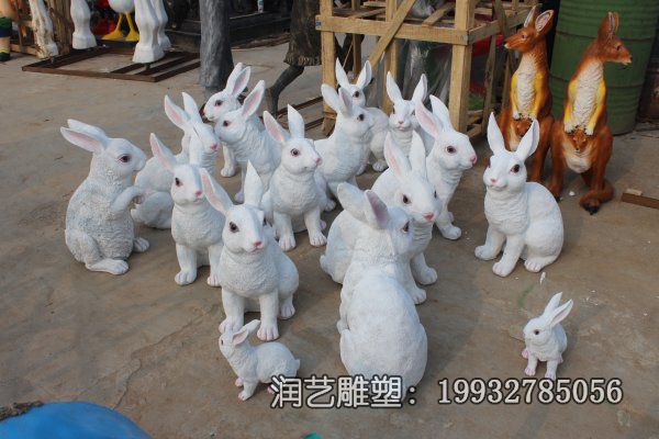 仿真玻璃钢城市兔子雕塑 仿真玻璃钢城市兔子雕塑