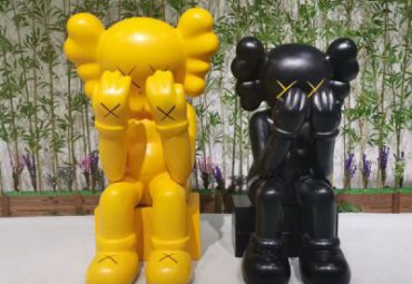 商场玻璃钢kwas公仔卡通雕塑