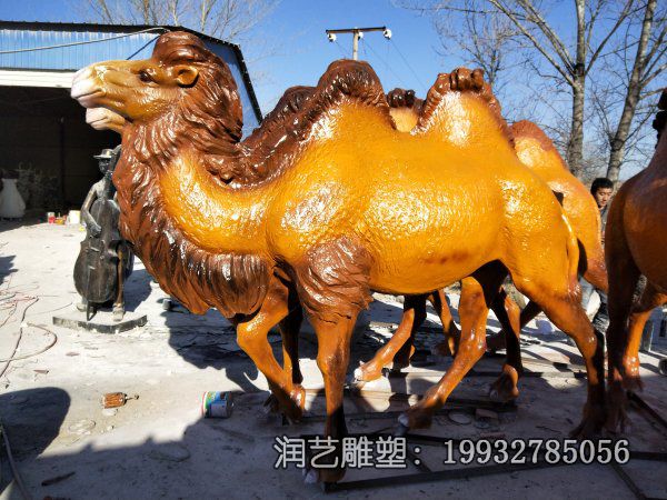 广场玻璃钢动物骆驼雕塑 广场玻璃钢动物骆驼雕塑