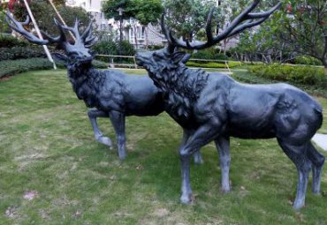 铜雕广场鹿雕塑