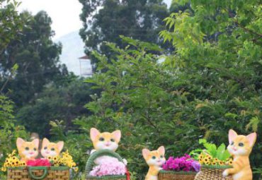 草坪玻璃钢猫雕塑