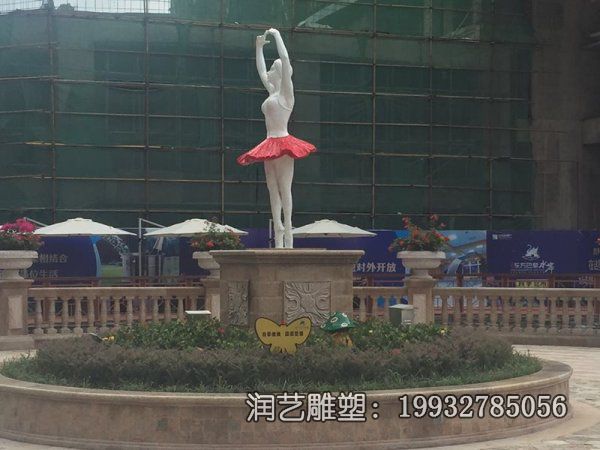 小区玻璃钢跳舞人物雕塑 小区玻璃钢跳舞人物雕塑