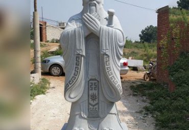 学校孔子石雕