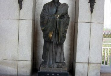 广场诸葛亮人物铜雕