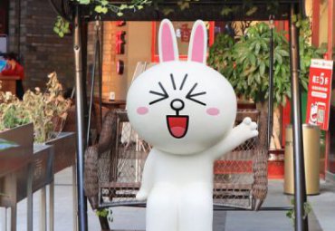 酒店玻璃钢可妮兔雕塑