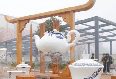 不锈钢镂空手景观雕塑