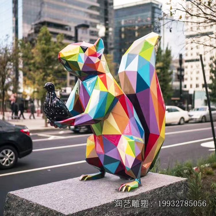 游乐场玻璃钢松鼠雕塑 游乐场玻璃钢松鼠雕塑