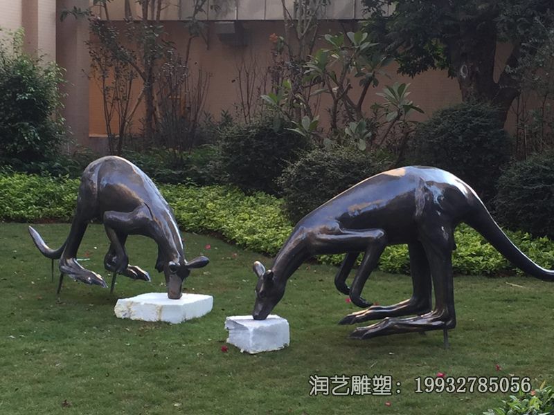 草坪玻璃钢袋鼠雕塑 草坪玻璃钢袋鼠雕塑