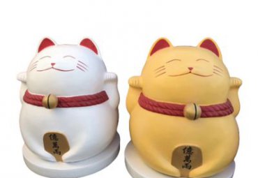 小区玻璃钢招财猫雕塑