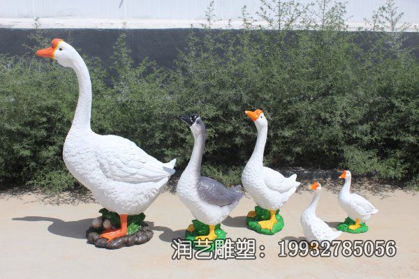 广场玻璃钢鹅雕塑 广场玻璃钢鹅雕塑