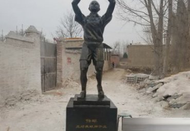 校园铜雕运动人物