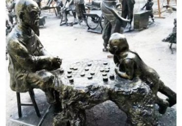 户外下棋人物铜雕