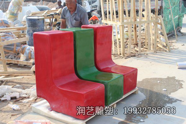 公园玻璃钢桌凳雕塑 公园玻璃钢桌凳雕塑