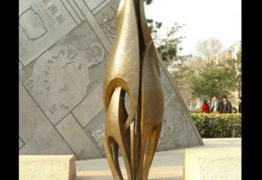 城市不锈钢花苞雕塑