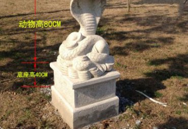 公园蛇动物石雕