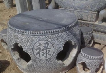 草坪桌凳景观石雕