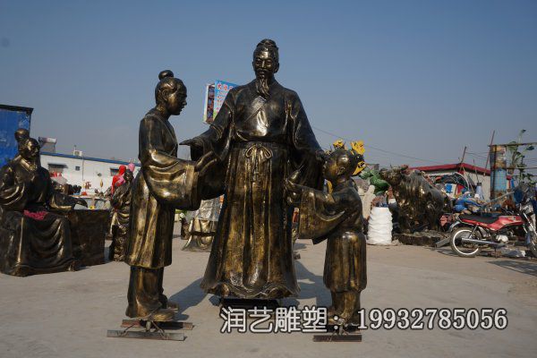草坪铜雕老鹰捉小鸡雕塑 草坪铜雕老鹰捉小鸡雕塑