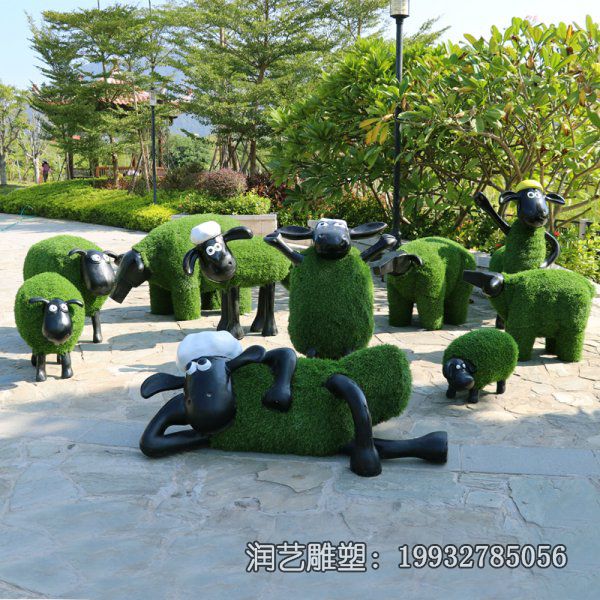 户外玻璃钢小羊肖恩卡通雕塑 户外玻璃钢小羊肖恩卡通雕塑