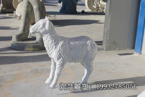 草坪玻璃钢羊动物雕塑 草坪玻璃钢羊动物雕塑