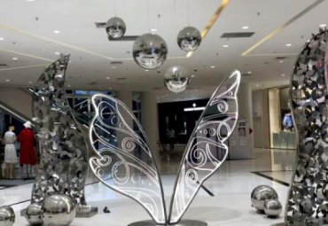不锈钢小区镂空翅膀雕塑