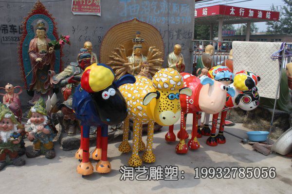 彩绘玻璃钢小羊肖恩雕塑 彩绘玻璃钢小羊肖恩雕塑