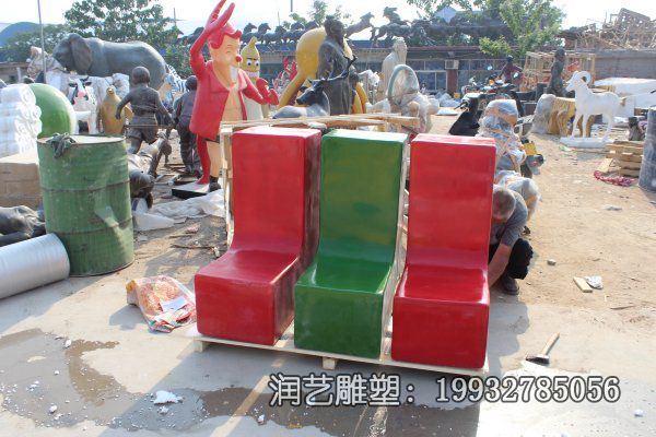 草坪玻璃钢凳子雕塑 草坪玻璃钢凳子雕塑