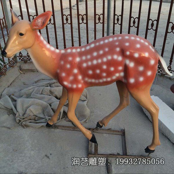 广场玻璃钢动物梅花鹿雕塑 广场玻璃钢动物梅花鹿雕塑