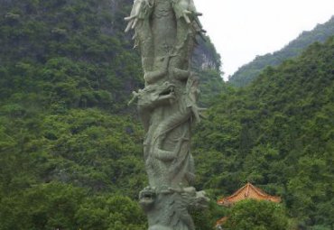 广场石雕龙柱雕塑