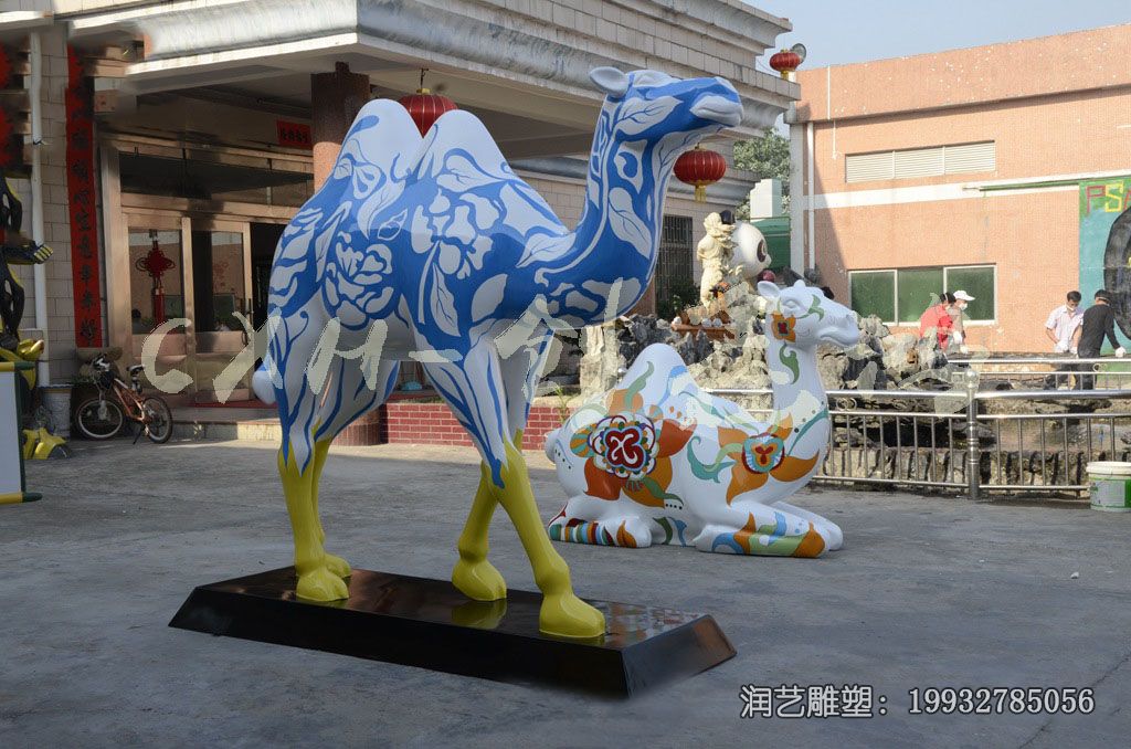 酒店玻璃钢骆驼雕塑 酒店玻璃钢骆驼雕塑