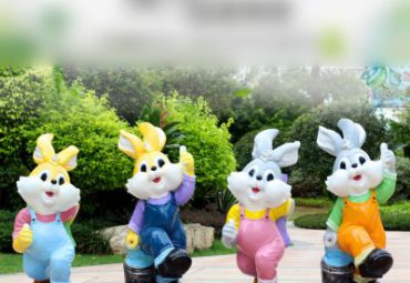 小区玻璃钢兔子雕塑