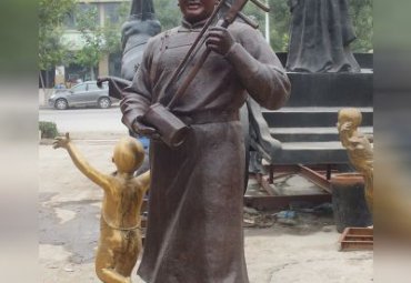 草坪铜雕少数民族雕塑